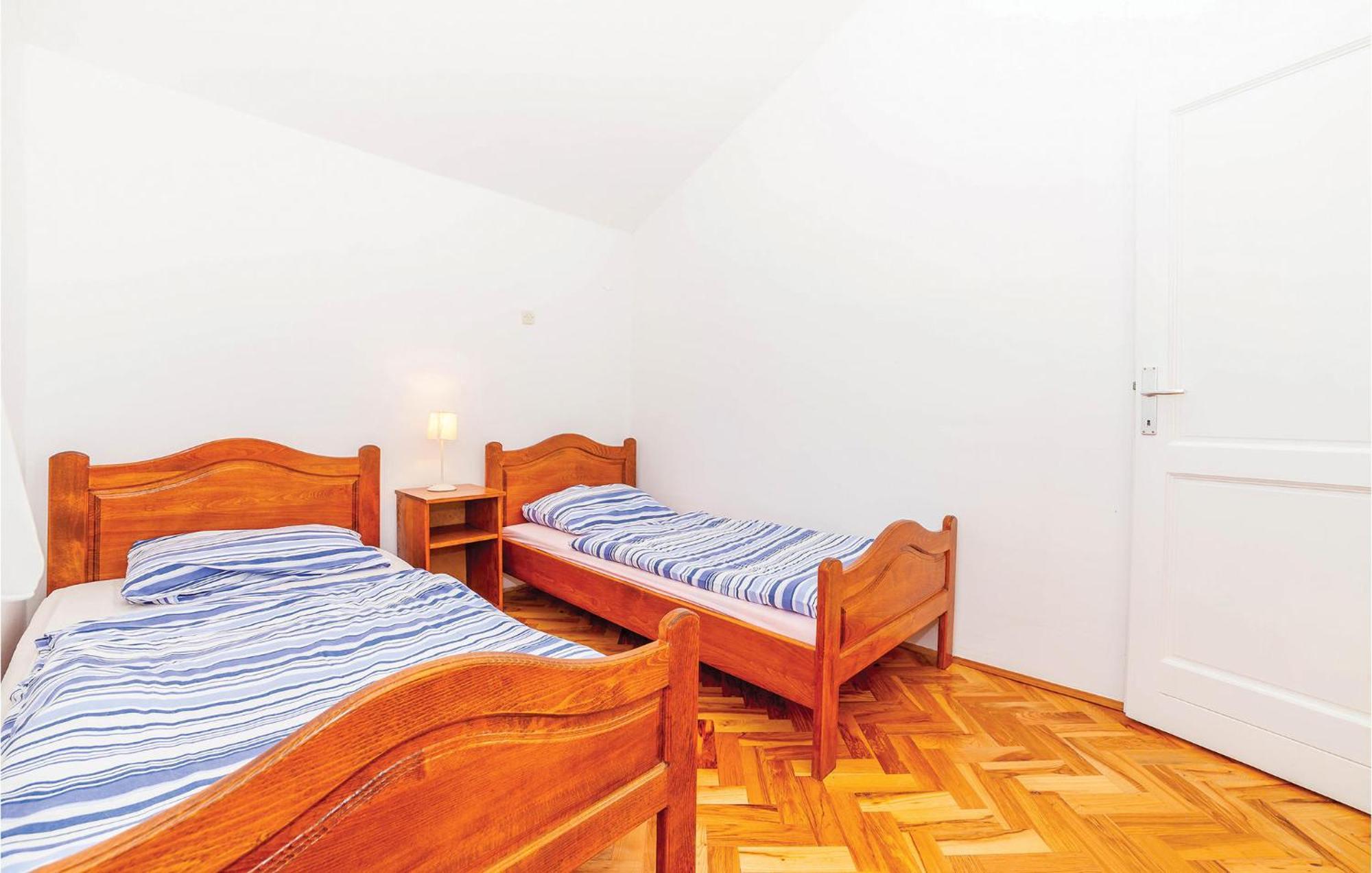 7 Bedroom Pet Friendly Home In Crni Kal Crni Kal  Εξωτερικό φωτογραφία
