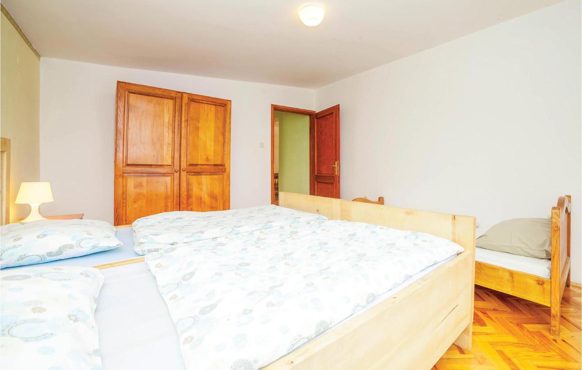 7 Bedroom Pet Friendly Home In Crni Kal Crni Kal  Εξωτερικό φωτογραφία